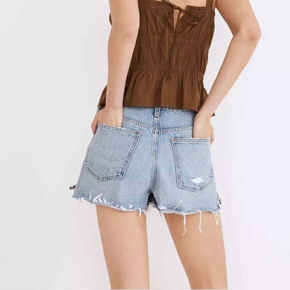 NWT Madewell Relaxed Denim Shorts in Madera Wash: Side-Slit Edition size 31 - Picture 4 of 9